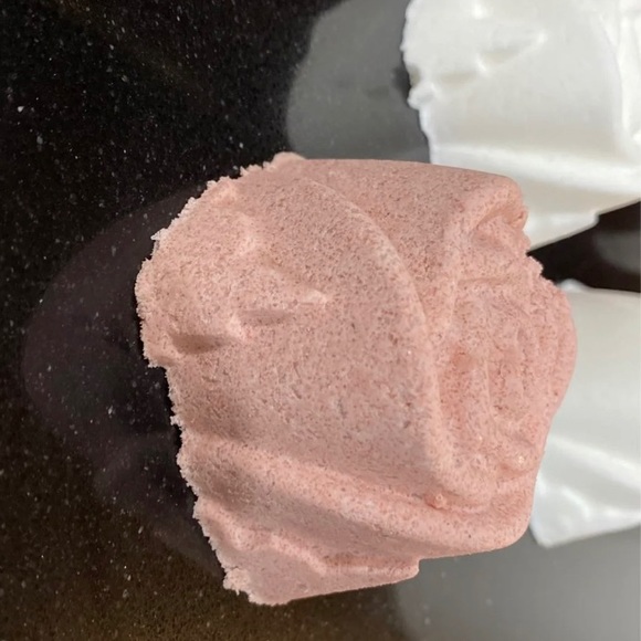 Custom scented set of 6 rose shaped bath bombs - Picture 3 of 4